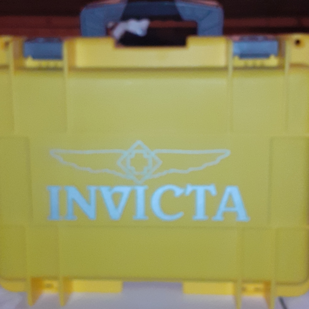 Invicta 8 slot watch case